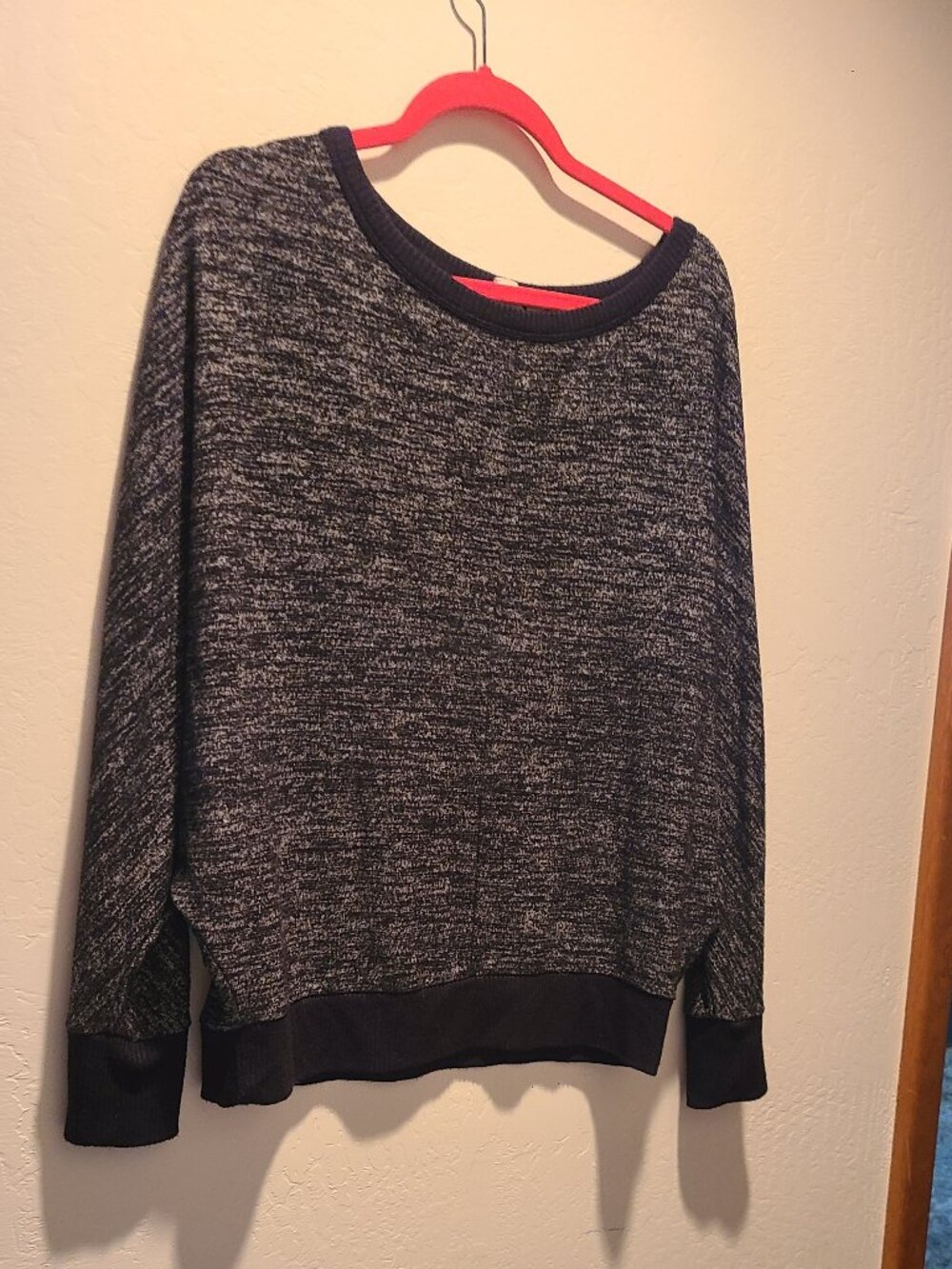 Gap TV Static Batwing Shirt - Long Sleeve, Oversized M